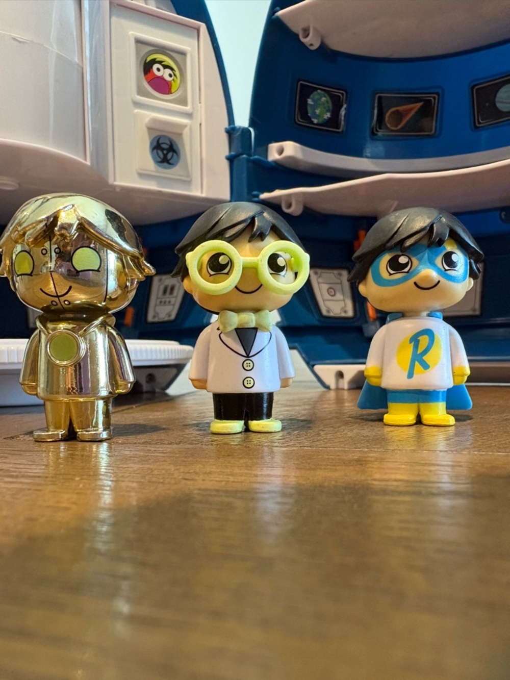 Ryan's World Giant Mystery Adventure Playset Silver Egg w/ 3 Figures - Picture 6 of 9